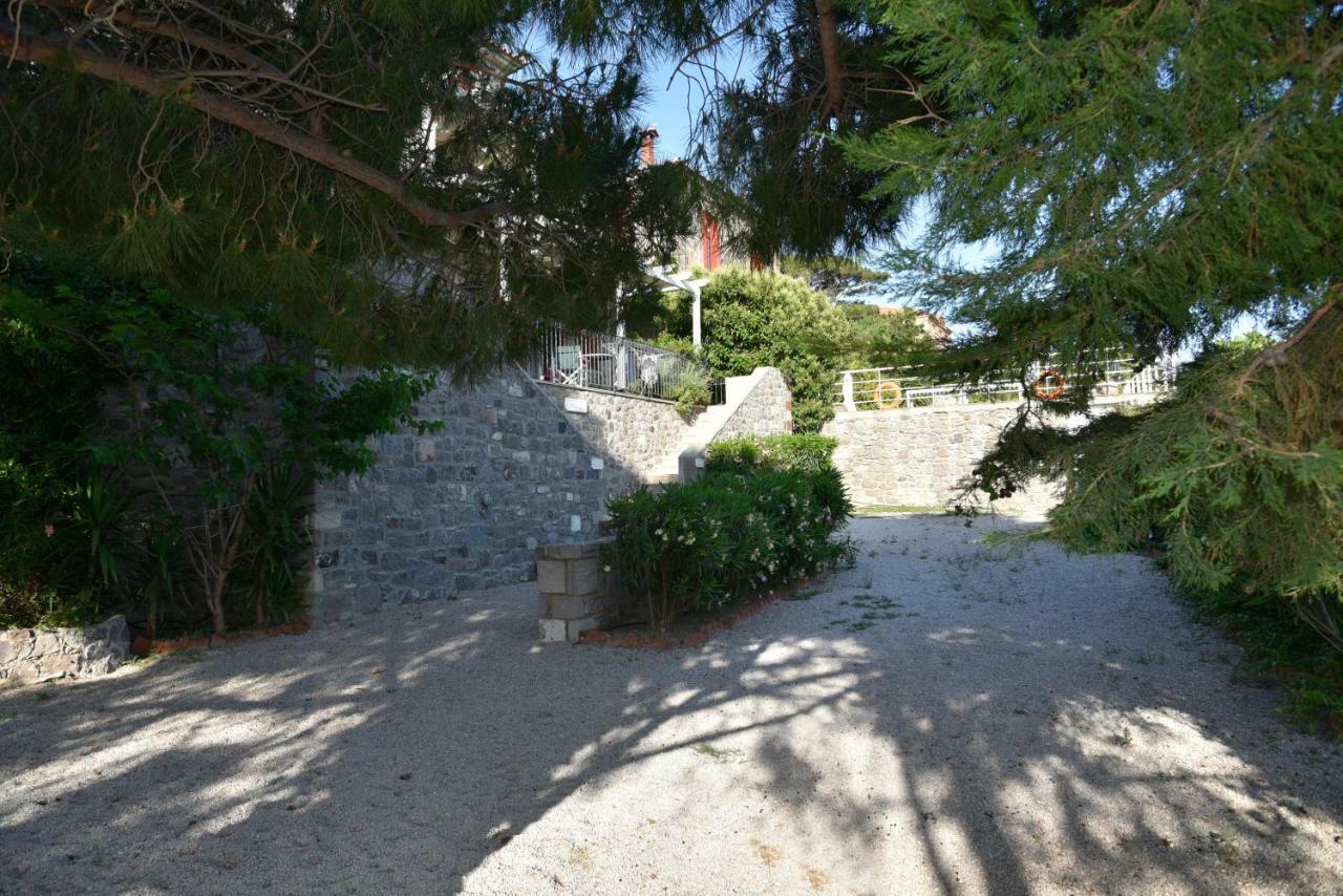 Heliades Maisonettes Мітімна Екстер'єр фото